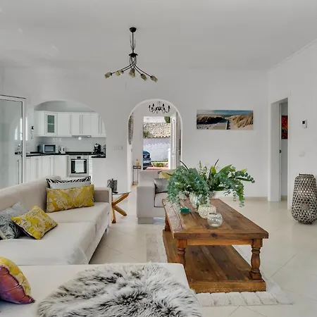 Villa Casa Mariposa Blanca By Aldertons